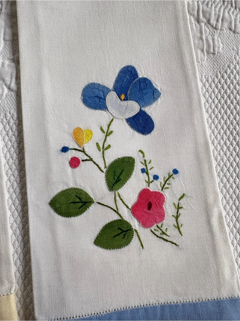 Vintage applique floral fingertip bathroom hand towels cotton lot of 5 cottage